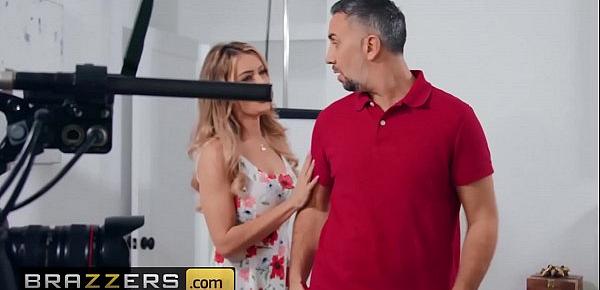  Big tit (Linzee Ryder) gets her shaved cunt drilled - Brazzers